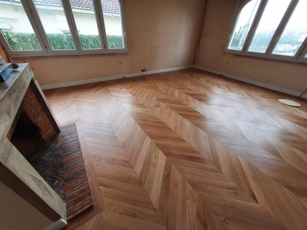 Pose d'un parquet luxe chêne naturel huilé semi massif Point de Hongrie Mérignac proche Bordeaux