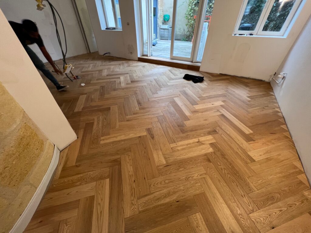 Pose parquet chêne naturel huilé collé Bâton rompu à Bordeaux Chartrons
