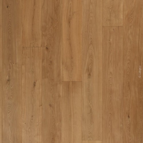 Plancher monolame en bois de chêne clair à grain marqué, couleur miel. Pose décalée. Texture de revêtement (c) Lalegno.
